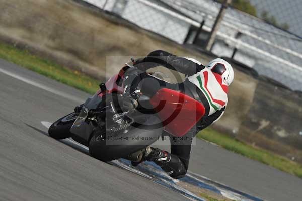 Motorcycle action photographs;Trackday digital images;donington;donington park leicestershire;donington photographs;event digital images;eventdigitalimages;no limits trackday;peter wileman photography;trackday;trackday photos