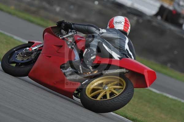 Motorcycle action photographs;Trackday digital images;donington;donington park leicestershire;donington photographs;event digital images;eventdigitalimages;no limits trackday;peter wileman photography;trackday;trackday photos