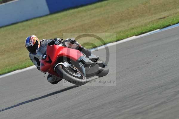 Motorcycle action photographs;Trackday digital images;donington;donington park leicestershire;donington photographs;event digital images;eventdigitalimages;no limits trackday;peter wileman photography;trackday;trackday photos