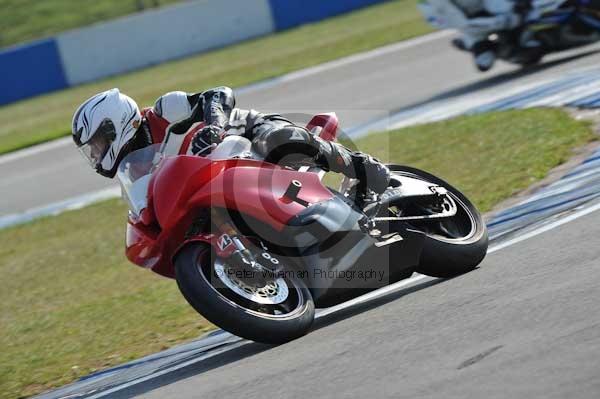 Motorcycle action photographs;Trackday digital images;donington;donington park leicestershire;donington photographs;event digital images;eventdigitalimages;no limits trackday;peter wileman photography;trackday;trackday photos