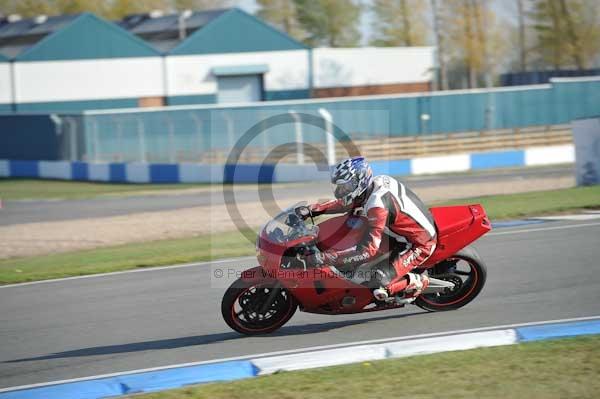 Motorcycle action photographs;Trackday digital images;donington;donington park leicestershire;donington photographs;event digital images;eventdigitalimages;no limits trackday;peter wileman photography;trackday;trackday photos