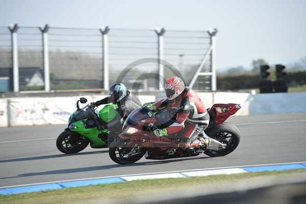 Motorcycle action photographs;Trackday digital images;donington;donington park leicestershire;donington photographs;event digital images;eventdigitalimages;no limits trackday;peter wileman photography;trackday;trackday photos