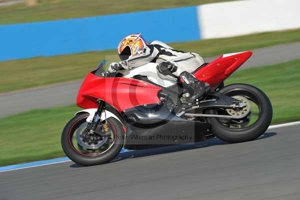 Motorcycle action photographs;Trackday digital images;donington;donington park leicestershire;donington photographs;event digital images;eventdigitalimages;no limits trackday;peter wileman photography;trackday;trackday photos