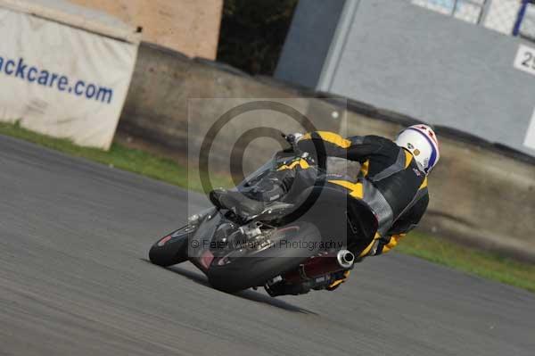 Motorcycle action photographs;Trackday digital images;donington;donington park leicestershire;donington photographs;event digital images;eventdigitalimages;no limits trackday;peter wileman photography;trackday;trackday photos