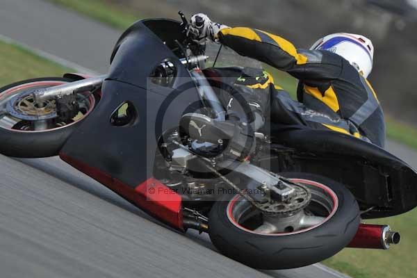 Motorcycle action photographs;Trackday digital images;donington;donington park leicestershire;donington photographs;event digital images;eventdigitalimages;no limits trackday;peter wileman photography;trackday;trackday photos