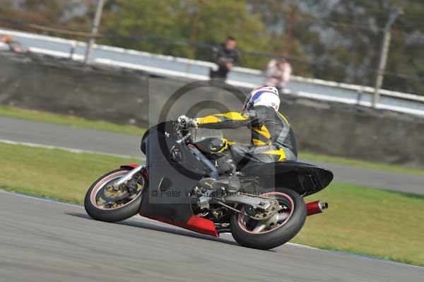 Motorcycle action photographs;Trackday digital images;donington;donington park leicestershire;donington photographs;event digital images;eventdigitalimages;no limits trackday;peter wileman photography;trackday;trackday photos