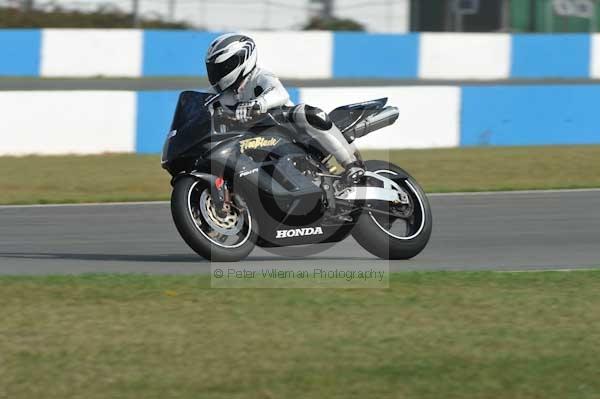 Motorcycle action photographs;Trackday digital images;donington;donington park leicestershire;donington photographs;event digital images;eventdigitalimages;no limits trackday;peter wileman photography;trackday;trackday photos