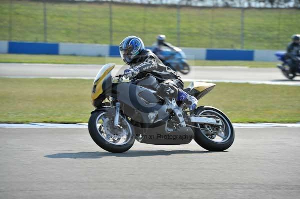 Motorcycle action photographs;Trackday digital images;donington;donington park leicestershire;donington photographs;event digital images;eventdigitalimages;no limits trackday;peter wileman photography;trackday;trackday photos