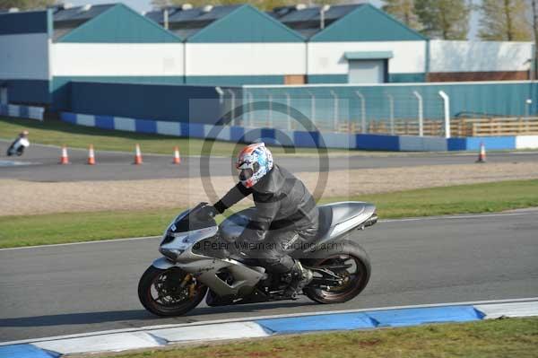 Motorcycle action photographs;Trackday digital images;donington;donington park leicestershire;donington photographs;event digital images;eventdigitalimages;no limits trackday;peter wileman photography;trackday;trackday photos