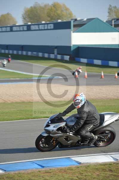 Motorcycle action photographs;Trackday digital images;donington;donington park leicestershire;donington photographs;event digital images;eventdigitalimages;no limits trackday;peter wileman photography;trackday;trackday photos