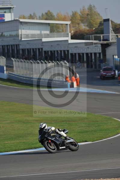 Motorcycle action photographs;Trackday digital images;donington;donington park leicestershire;donington photographs;event digital images;eventdigitalimages;no limits trackday;peter wileman photography;trackday;trackday photos