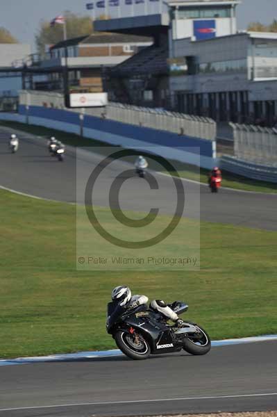 Motorcycle action photographs;Trackday digital images;donington;donington park leicestershire;donington photographs;event digital images;eventdigitalimages;no limits trackday;peter wileman photography;trackday;trackday photos