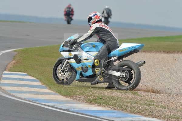 Motorcycle action photographs;Trackday digital images;donington;donington park leicestershire;donington photographs;event digital images;eventdigitalimages;no limits trackday;peter wileman photography;trackday;trackday photos