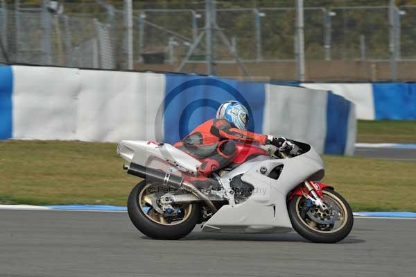Motorcycle action photographs;Trackday digital images;donington;donington park leicestershire;donington photographs;event digital images;eventdigitalimages;no limits trackday;peter wileman photography;trackday;trackday photos
