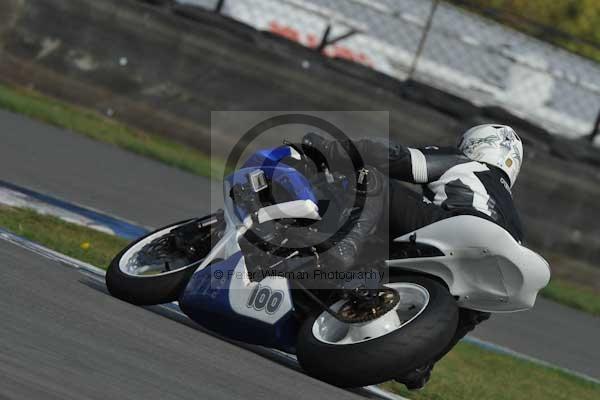 Motorcycle action photographs;Trackday digital images;donington;donington park leicestershire;donington photographs;event digital images;eventdigitalimages;no limits trackday;peter wileman photography;trackday;trackday photos