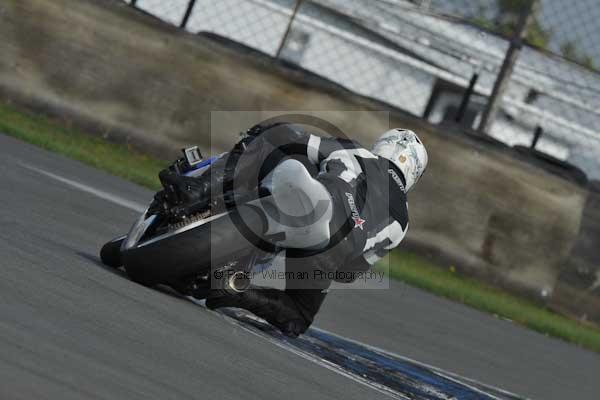 Motorcycle action photographs;Trackday digital images;donington;donington park leicestershire;donington photographs;event digital images;eventdigitalimages;no limits trackday;peter wileman photography;trackday;trackday photos