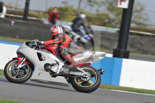 Motorcycle action photographs;Trackday digital images;donington;donington park leicestershire;donington photographs;event digital images;eventdigitalimages;no limits trackday;peter wileman photography;trackday;trackday photos