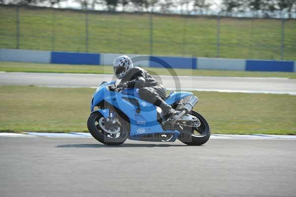 Motorcycle action photographs;Trackday digital images;donington;donington park leicestershire;donington photographs;event digital images;eventdigitalimages;no limits trackday;peter wileman photography;trackday;trackday photos