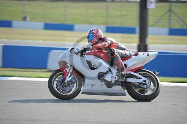 Motorcycle action photographs;Trackday digital images;donington;donington park leicestershire;donington photographs;event digital images;eventdigitalimages;no limits trackday;peter wileman photography;trackday;trackday photos
