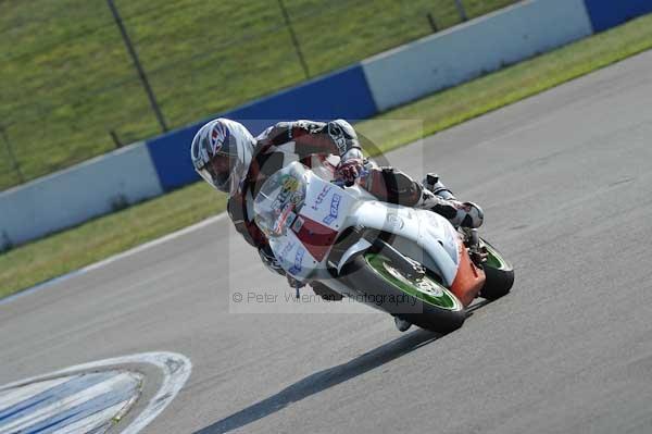 Motorcycle action photographs;Trackday digital images;donington;donington park leicestershire;donington photographs;event digital images;eventdigitalimages;no limits trackday;peter wileman photography;trackday;trackday photos