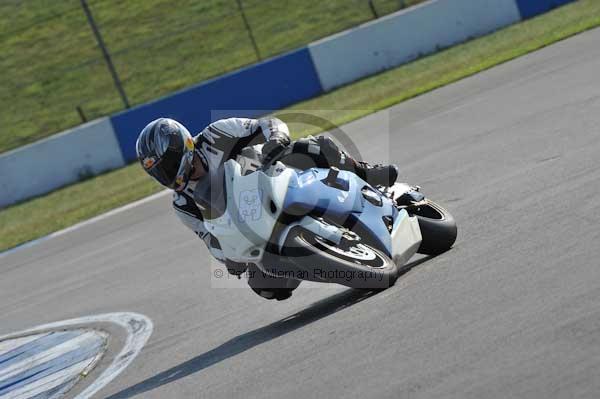 Motorcycle action photographs;Trackday digital images;donington;donington park leicestershire;donington photographs;event digital images;eventdigitalimages;no limits trackday;peter wileman photography;trackday;trackday photos