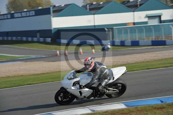 Motorcycle action photographs;Trackday digital images;donington;donington park leicestershire;donington photographs;event digital images;eventdigitalimages;no limits trackday;peter wileman photography;trackday;trackday photos