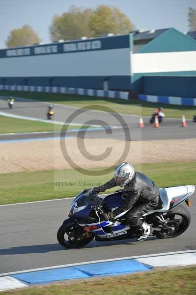 Motorcycle action photographs;Trackday digital images;donington;donington park leicestershire;donington photographs;event digital images;eventdigitalimages;no limits trackday;peter wileman photography;trackday;trackday photos