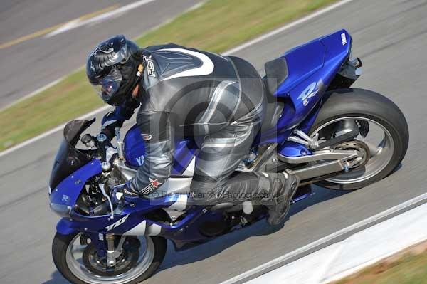 Motorcycle action photographs;Trackday digital images;donington;donington park leicestershire;donington photographs;event digital images;eventdigitalimages;no limits trackday;peter wileman photography;trackday;trackday photos
