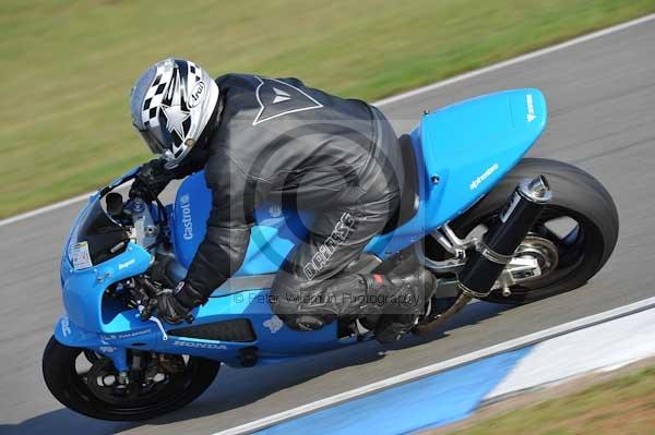 Motorcycle action photographs;Trackday digital images;donington;donington park leicestershire;donington photographs;event digital images;eventdigitalimages;no limits trackday;peter wileman photography;trackday;trackday photos