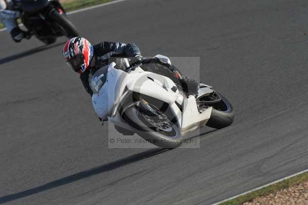 Motorcycle action photographs;Trackday digital images;donington;donington park leicestershire;donington photographs;event digital images;eventdigitalimages;no limits trackday;peter wileman photography;trackday;trackday photos