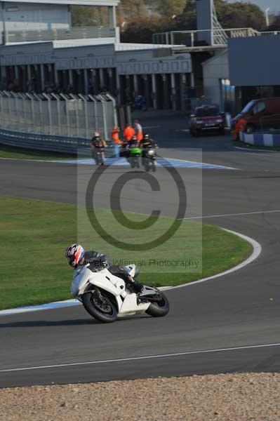 Motorcycle action photographs;Trackday digital images;donington;donington park leicestershire;donington photographs;event digital images;eventdigitalimages;no limits trackday;peter wileman photography;trackday;trackday photos