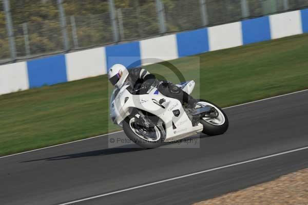 Motorcycle action photographs;Trackday digital images;donington;donington park leicestershire;donington photographs;event digital images;eventdigitalimages;no limits trackday;peter wileman photography;trackday;trackday photos