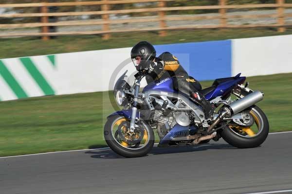 Motorcycle action photographs;Trackday digital images;donington;donington park leicestershire;donington photographs;event digital images;eventdigitalimages;no limits trackday;peter wileman photography;trackday;trackday photos