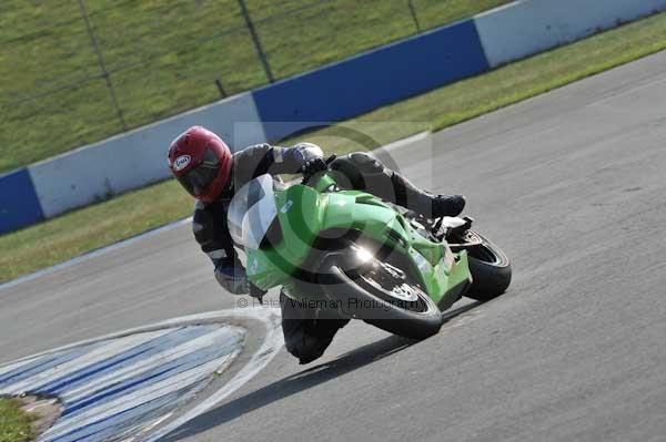 Motorcycle action photographs;Trackday digital images;donington;donington park leicestershire;donington photographs;event digital images;eventdigitalimages;no limits trackday;peter wileman photography;trackday;trackday photos