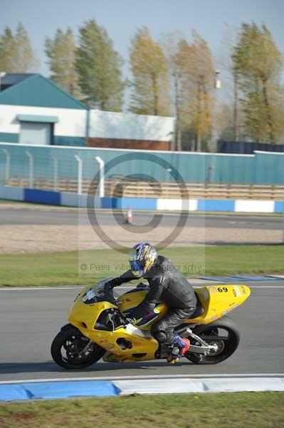 Motorcycle action photographs;Trackday digital images;donington;donington park leicestershire;donington photographs;event digital images;eventdigitalimages;no limits trackday;peter wileman photography;trackday;trackday photos