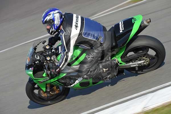 Motorcycle action photographs;Trackday digital images;donington;donington park leicestershire;donington photographs;event digital images;eventdigitalimages;no limits trackday;peter wileman photography;trackday;trackday photos