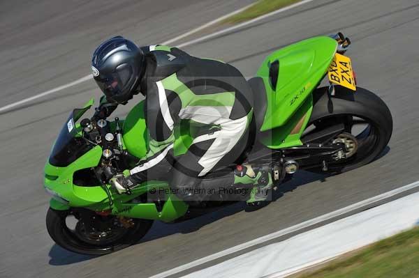 Motorcycle action photographs;Trackday digital images;donington;donington park leicestershire;donington photographs;event digital images;eventdigitalimages;no limits trackday;peter wileman photography;trackday;trackday photos