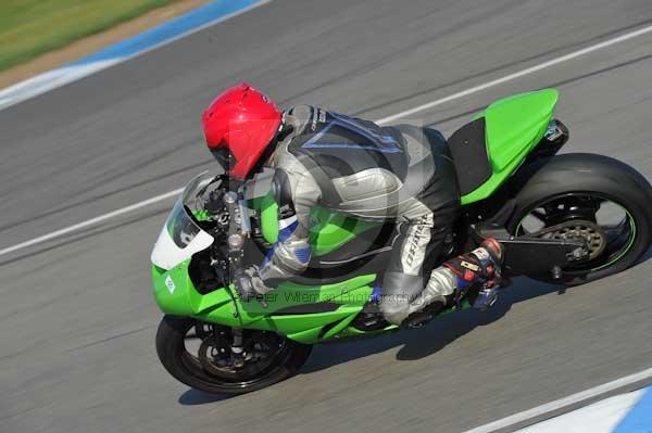 Motorcycle action photographs;Trackday digital images;donington;donington park leicestershire;donington photographs;event digital images;eventdigitalimages;no limits trackday;peter wileman photography;trackday;trackday photos