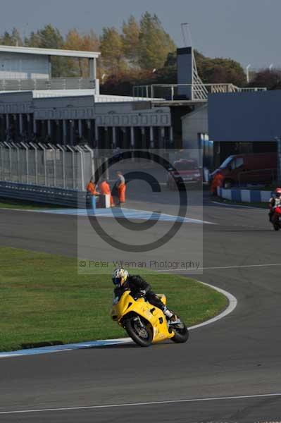 Motorcycle action photographs;Trackday digital images;donington;donington park leicestershire;donington photographs;event digital images;eventdigitalimages;no limits trackday;peter wileman photography;trackday;trackday photos