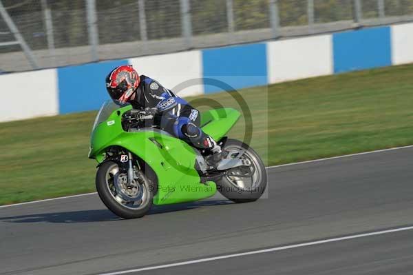 Motorcycle action photographs;Trackday digital images;donington;donington park leicestershire;donington photographs;event digital images;eventdigitalimages;no limits trackday;peter wileman photography;trackday;trackday photos