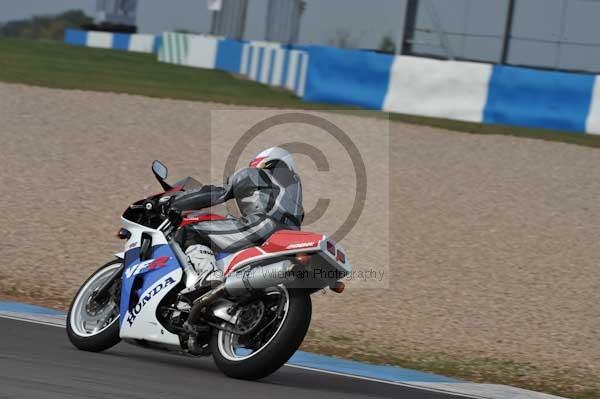 Motorcycle action photographs;Trackday digital images;donington;donington park leicestershire;donington photographs;event digital images;eventdigitalimages;no limits trackday;peter wileman photography;trackday;trackday photos