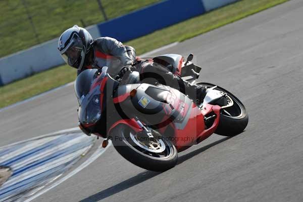 Motorcycle action photographs;Trackday digital images;donington;donington park leicestershire;donington photographs;event digital images;eventdigitalimages;no limits trackday;peter wileman photography;trackday;trackday photos