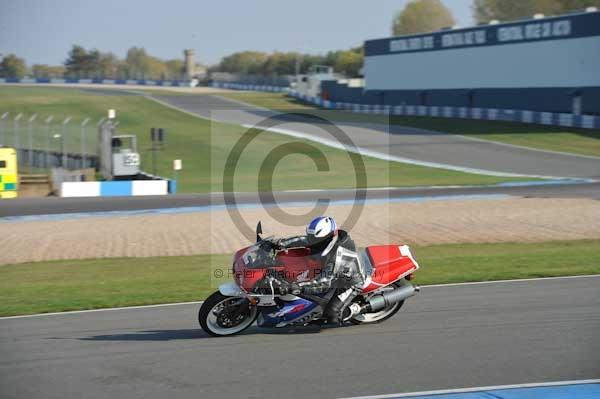 Motorcycle action photographs;Trackday digital images;donington;donington park leicestershire;donington photographs;event digital images;eventdigitalimages;no limits trackday;peter wileman photography;trackday;trackday photos