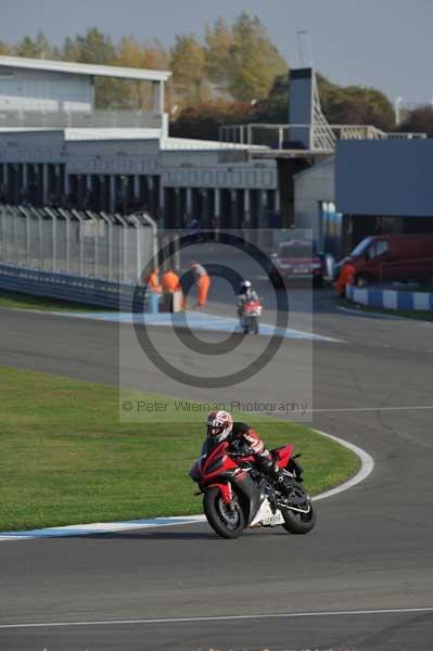 Motorcycle action photographs;Trackday digital images;donington;donington park leicestershire;donington photographs;event digital images;eventdigitalimages;no limits trackday;peter wileman photography;trackday;trackday photos