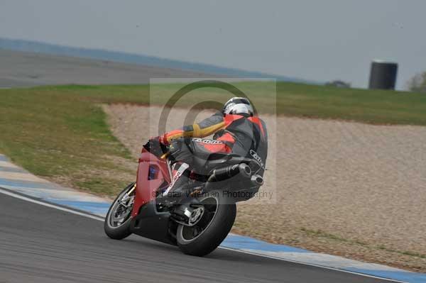 Motorcycle action photographs;Trackday digital images;donington;donington park leicestershire;donington photographs;event digital images;eventdigitalimages;no limits trackday;peter wileman photography;trackday;trackday photos