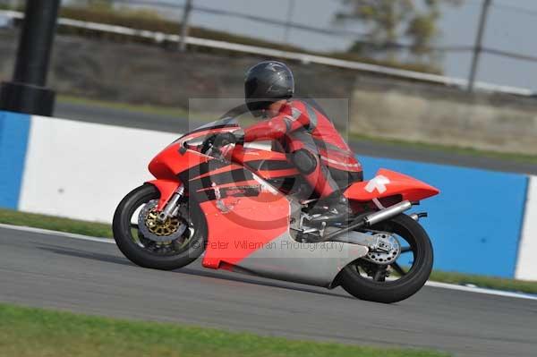 Motorcycle action photographs;Trackday digital images;donington;donington park leicestershire;donington photographs;event digital images;eventdigitalimages;no limits trackday;peter wileman photography;trackday;trackday photos