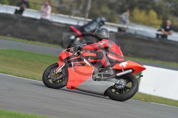 Motorcycle action photographs;Trackday digital images;donington;donington park leicestershire;donington photographs;event digital images;eventdigitalimages;no limits trackday;peter wileman photography;trackday;trackday photos