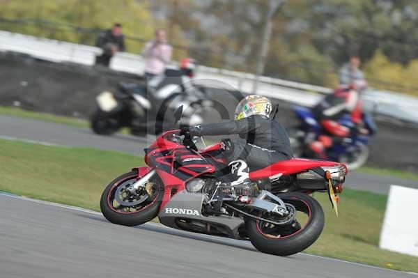 Motorcycle action photographs;Trackday digital images;donington;donington park leicestershire;donington photographs;event digital images;eventdigitalimages;no limits trackday;peter wileman photography;trackday;trackday photos