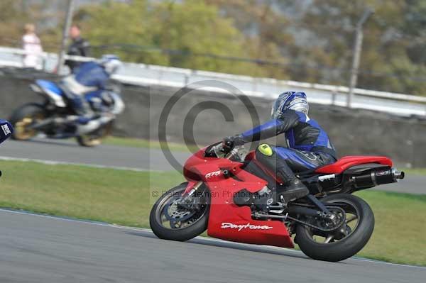 Motorcycle action photographs;Trackday digital images;donington;donington park leicestershire;donington photographs;event digital images;eventdigitalimages;no limits trackday;peter wileman photography;trackday;trackday photos