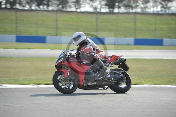 Motorcycle action photographs;Trackday digital images;donington;donington park leicestershire;donington photographs;event digital images;eventdigitalimages;no limits trackday;peter wileman photography;trackday;trackday photos